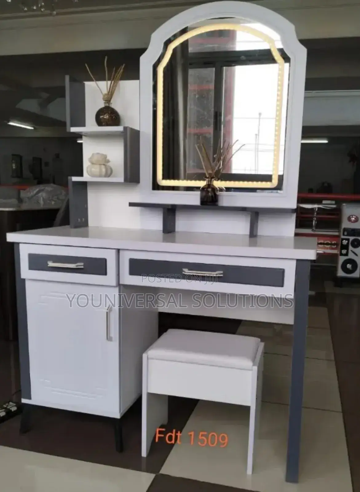Executive Big Dressing Table With Sliding Mirror