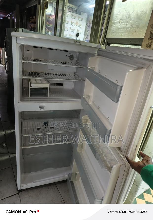 Sanyo Mini Fridge (200litres) - thumbnail 3