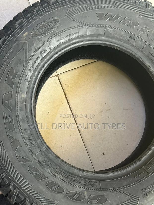 265/65r17 Goodyear Alltarrain - thumbnail 2