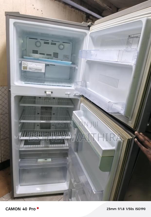 Spacious Lg Silver Fridge - thumbnail 5