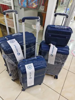 *4 in 1 Luxurious Unbreakable Suitcase* Zipper Closure Frame.