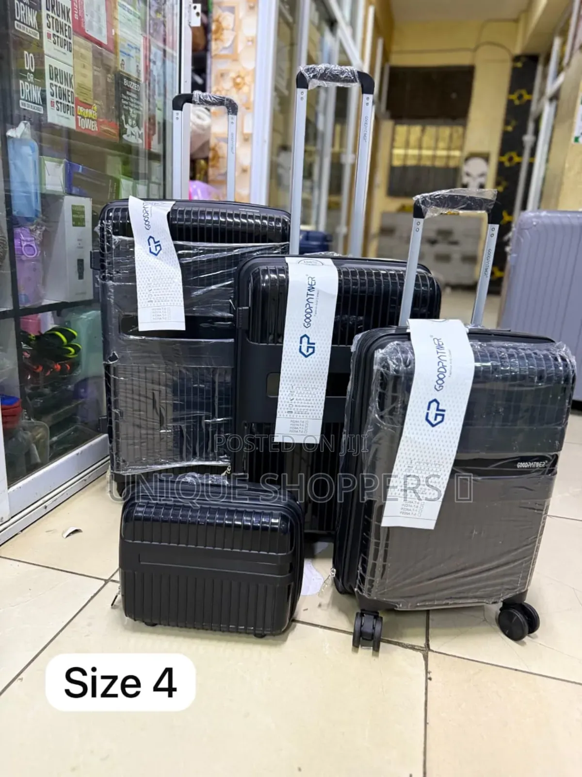*4 in 1 Luxurious Unbreakable Suitcase* Zipper Closure Frame.