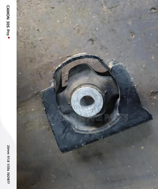 Toyota Vanguard Engine Mountain - thumbnail 2