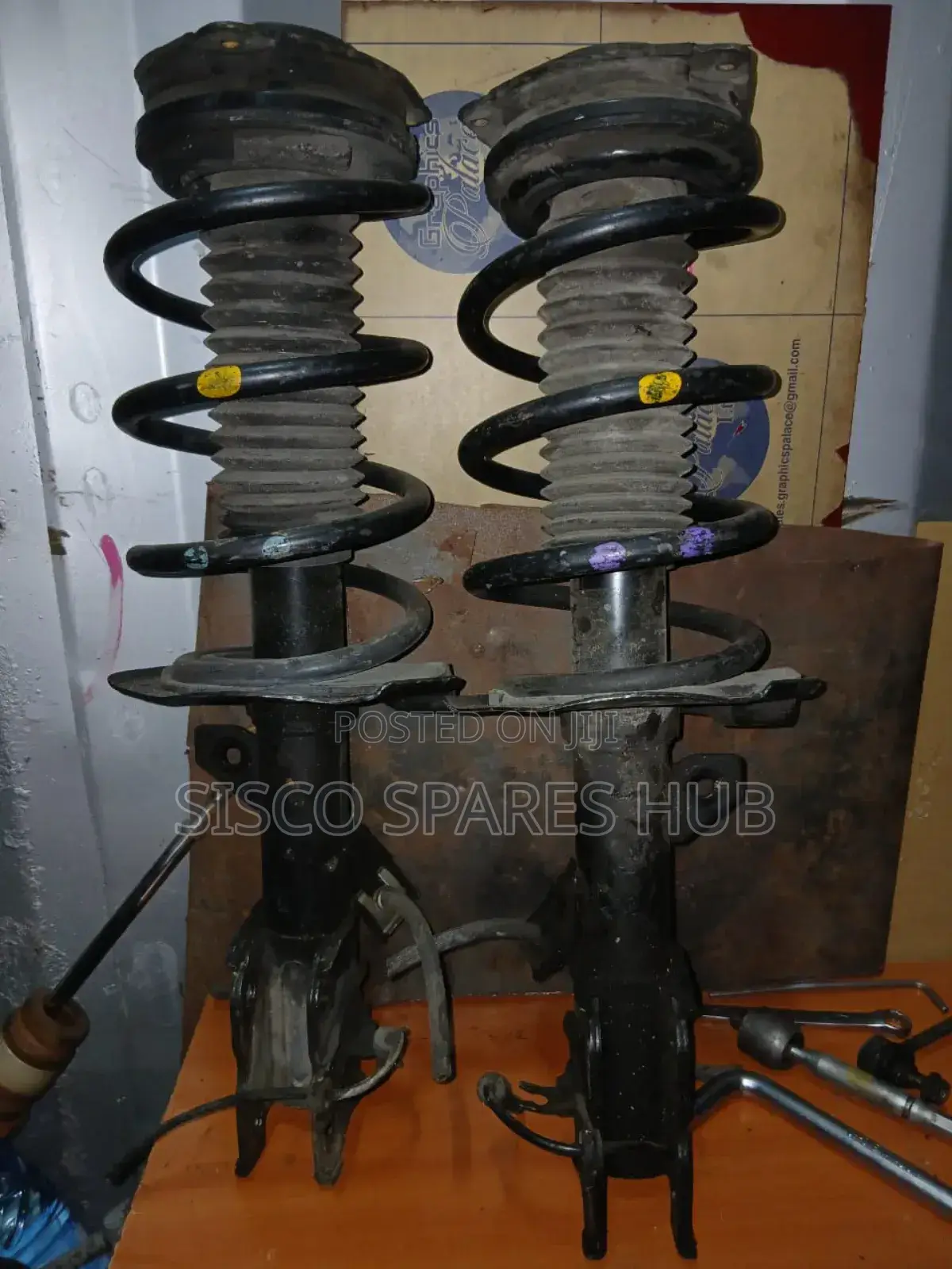 Shock Absorbers Nissan Serena