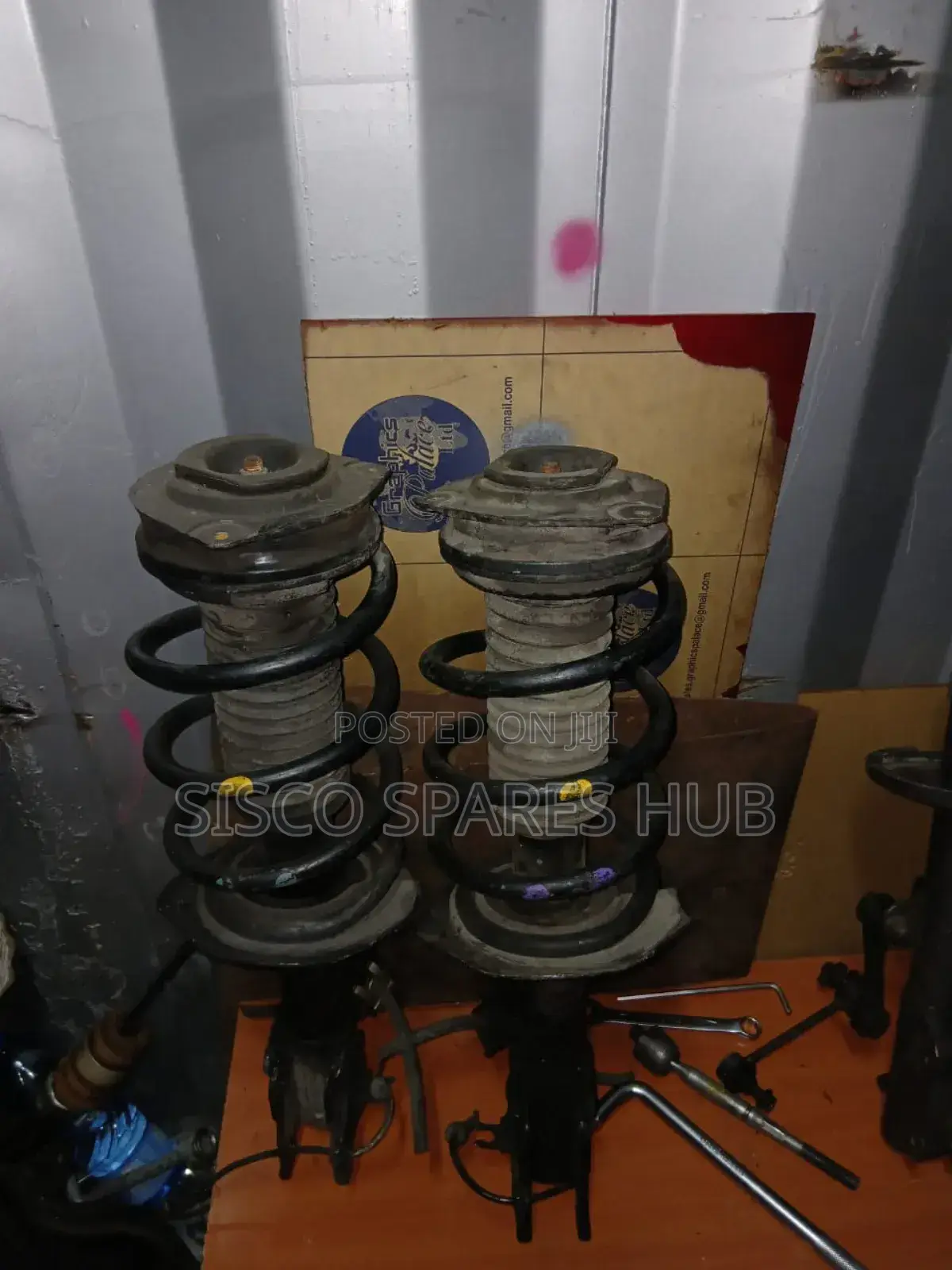 Shock Absorbers Nissan Serena