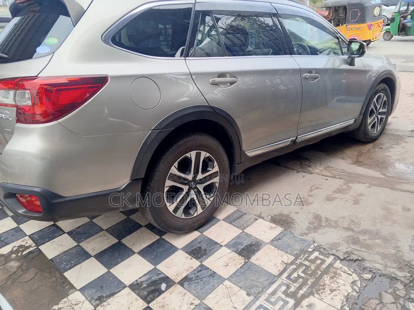 Subaru Outback 2019 Gold