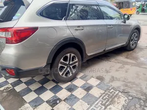 Subaru Outback 2019 Gold
