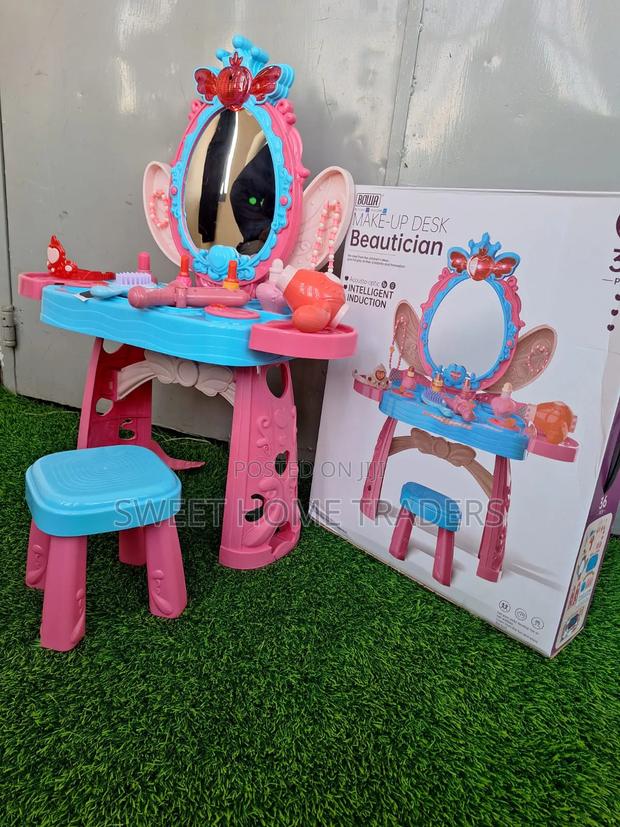 Kids Make-Up Desk