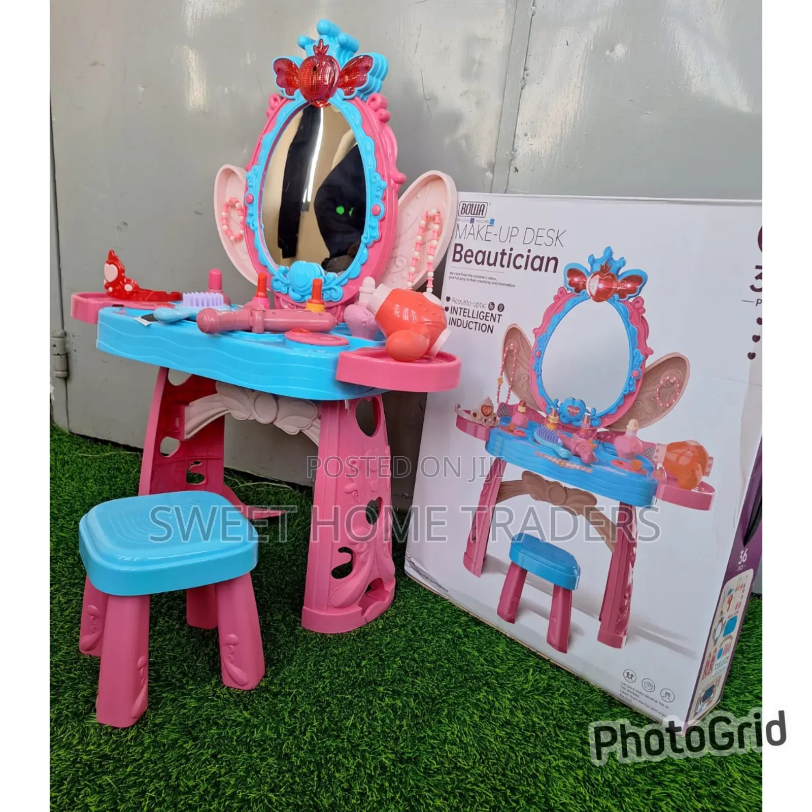 Kids Make-Up Desk With Mirror
