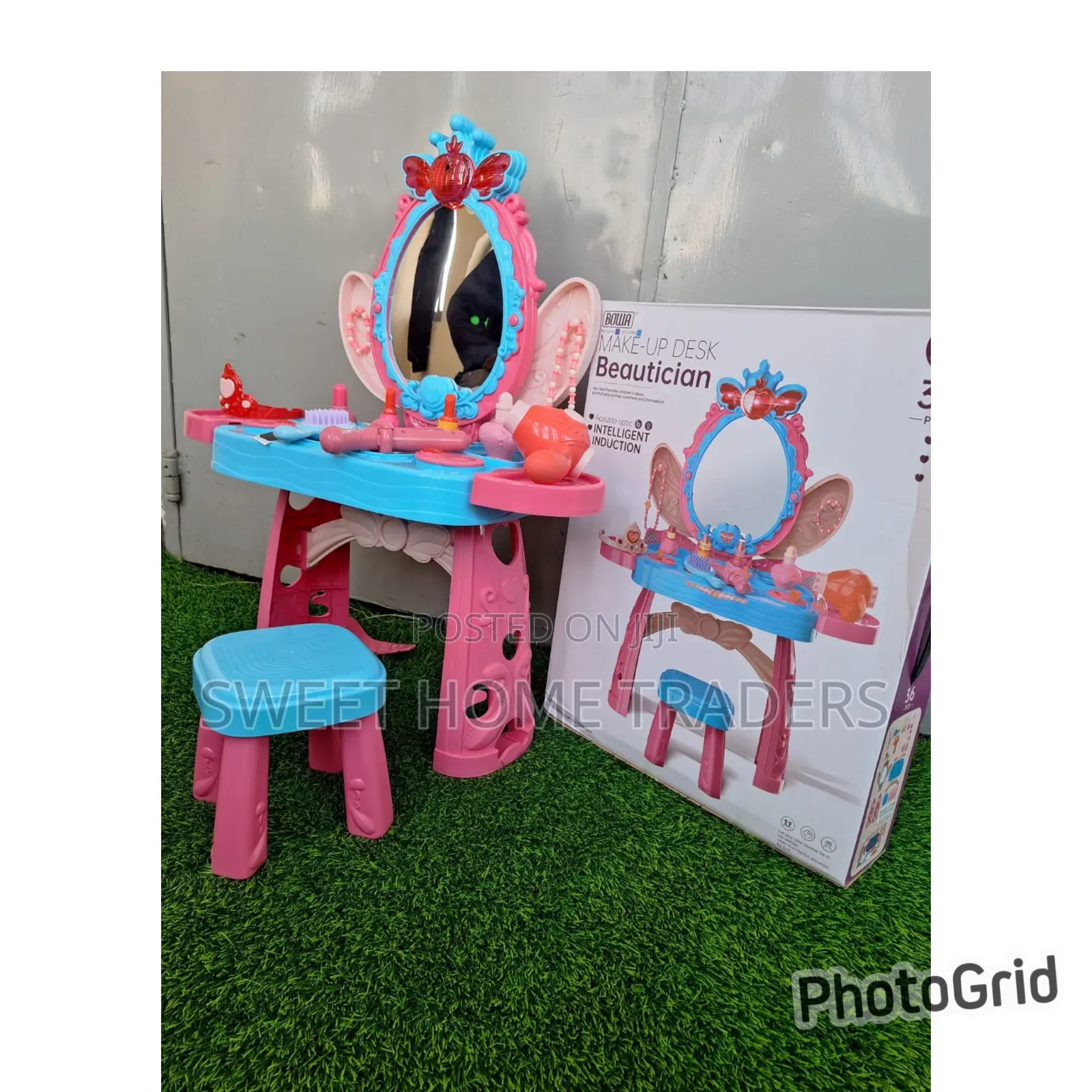 Make-Up Desk