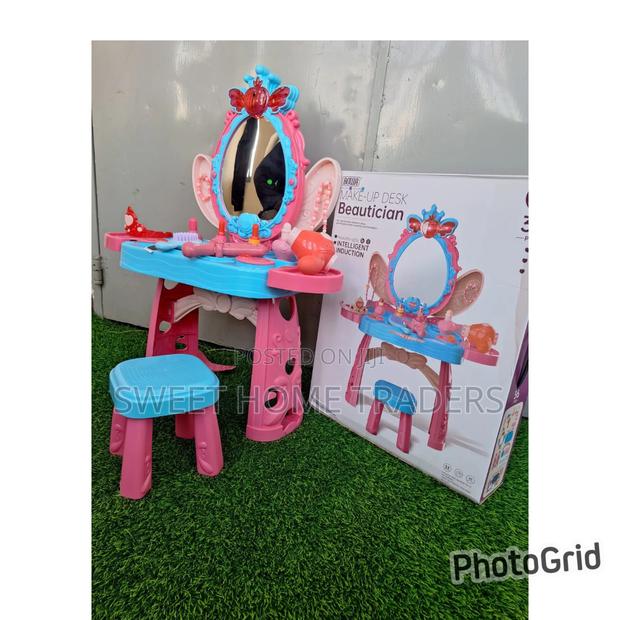 Make-Up Desk