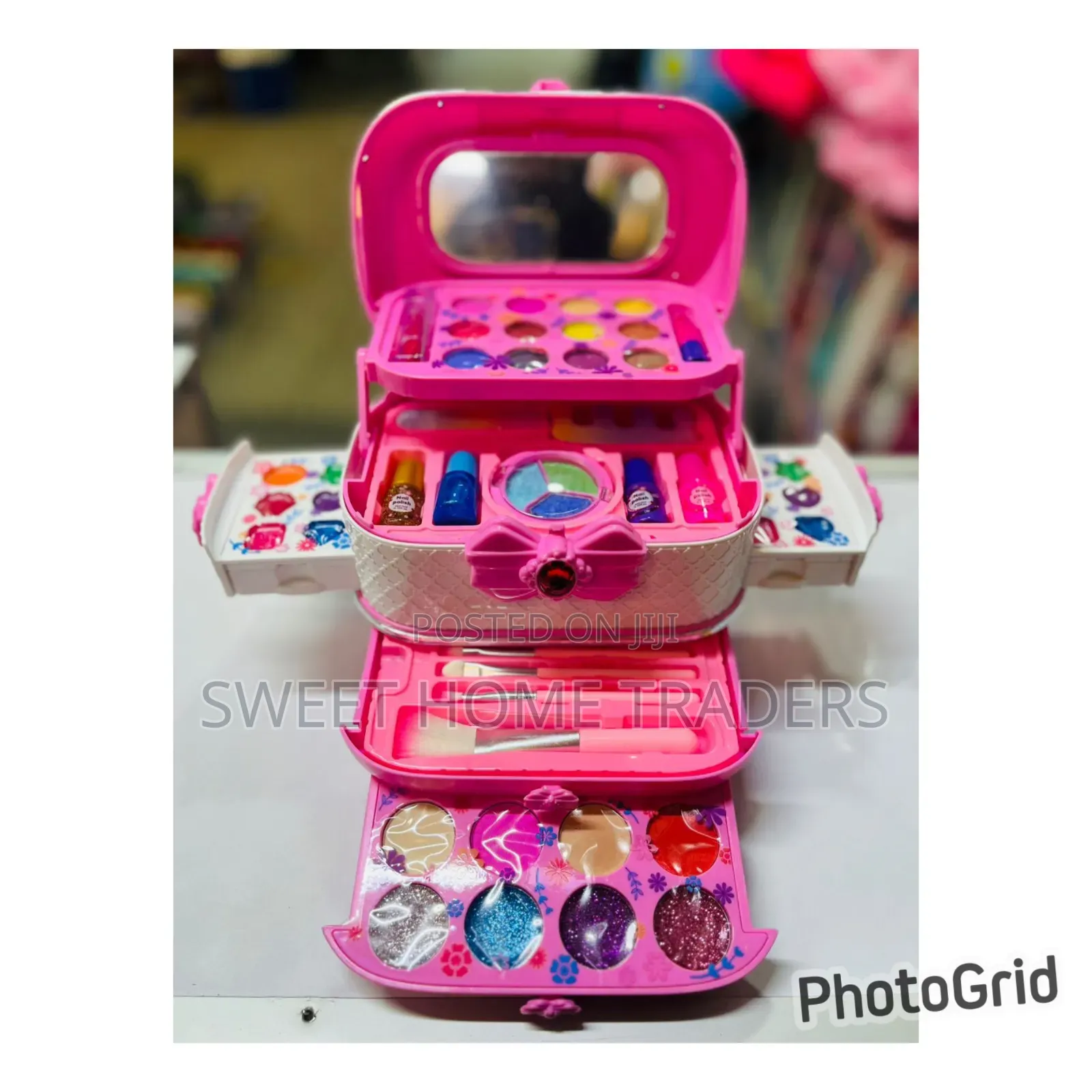Non Toxic Make Up Kit With a Mirror