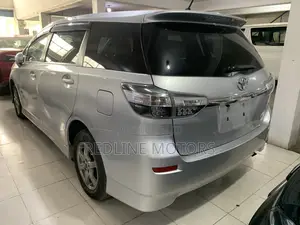 Toyota Wish 2018 Silver