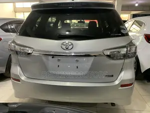 Toyota Wish 2018 Silver