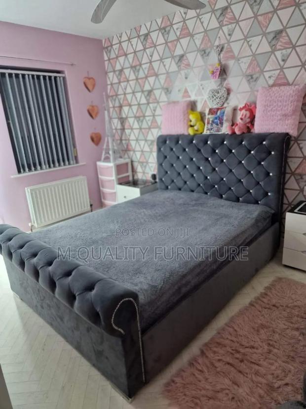 Black Chesterfield Elegant Beds