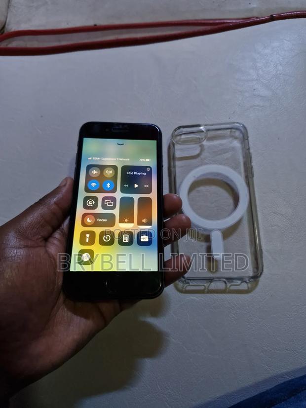 Apple iPhone 8 64 GB Black - thumbnail 4