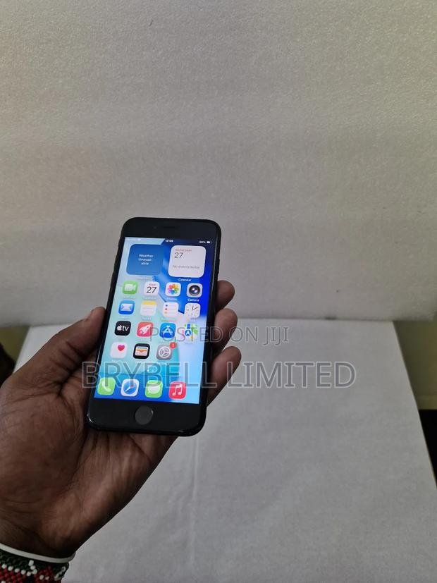 Apple iPhone SE 64 GB Black - thumbnail 2