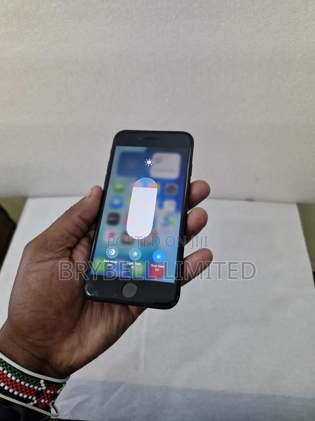 Apple iPhone SE 64 GB Black - thumbnail 3