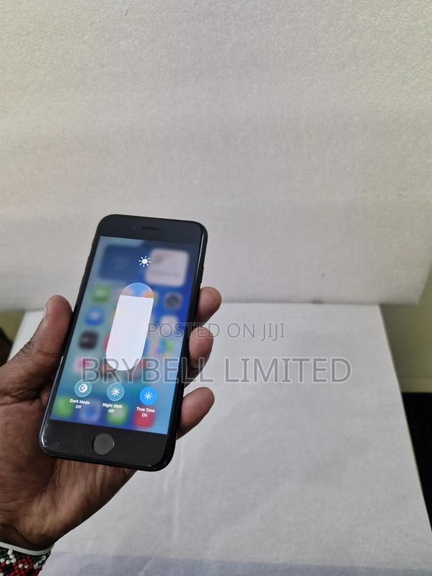 Apple iPhone SE 64 GB Black - thumbnail 6