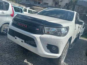 Toyota Hilux 2018 White