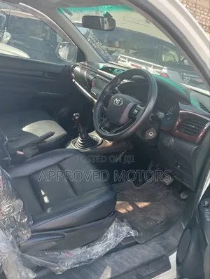 Toyota Hilux 2018 White