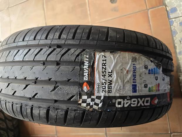 205/45r17 Davanti Tyre - main view
