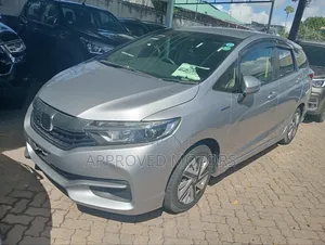 Honda Fit Shuttle 2018 Silver
