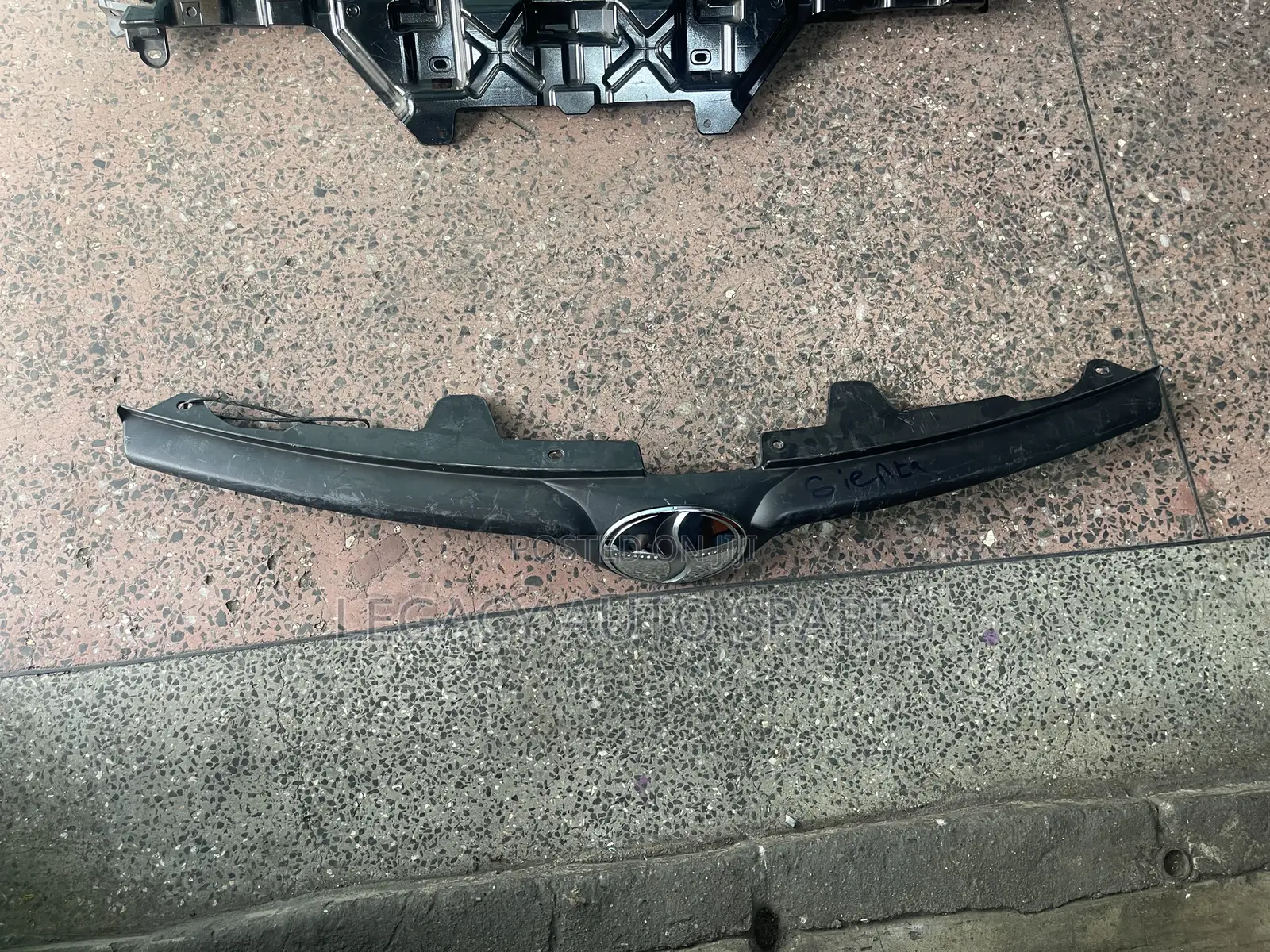 Ex-Japan Toyota Sienta 2013 Front Grill