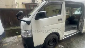 Toyota Regius 2019 White