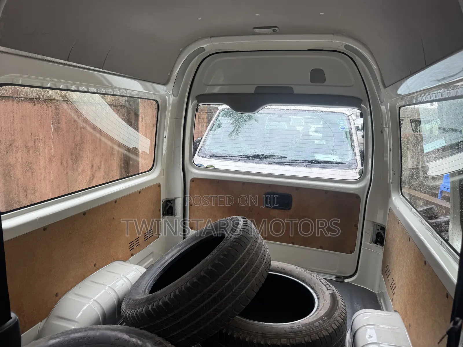 Toyota Regius 2019 White
