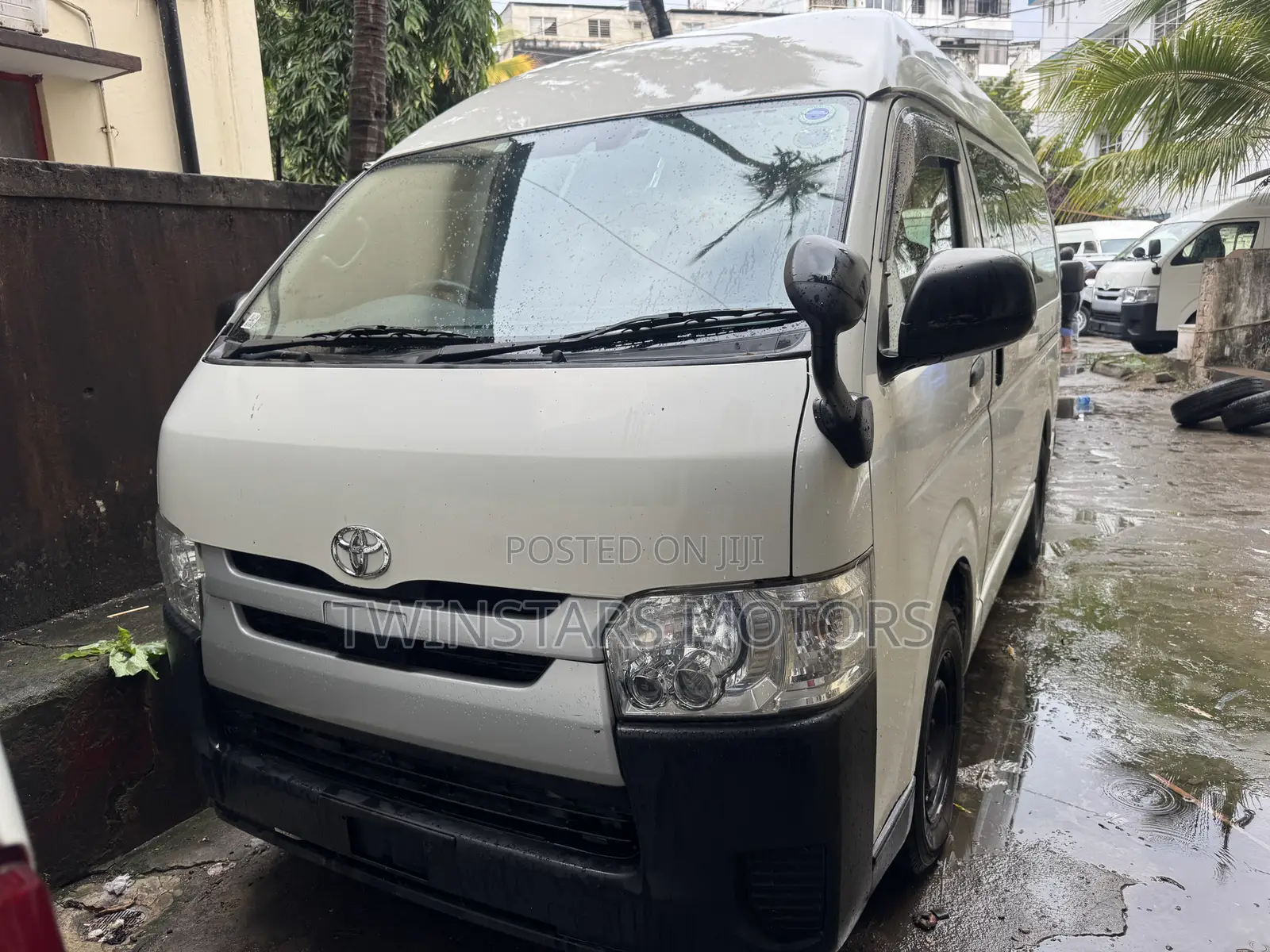 Toyota Regius 2019 White