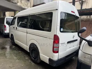 Toyota Regius 2019 White