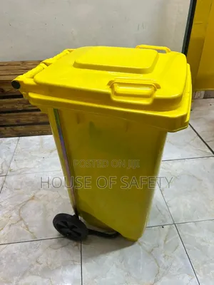 Dust Bin With Wheel