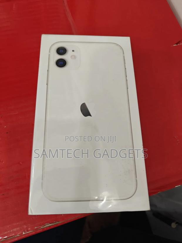 New Apple iPhone 11 128 GB White - main view