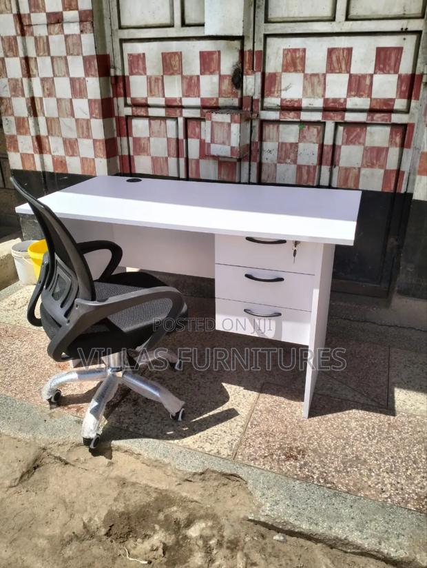 Swivel Mesh Chair and Office Desk