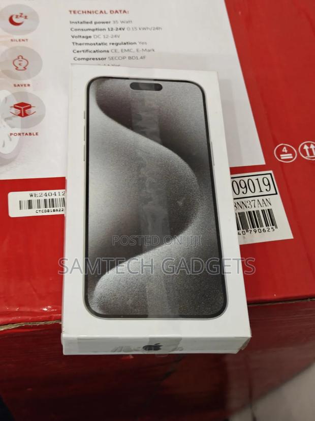 New Apple iPhone 15 Pro Max 256 GB Silver - main view