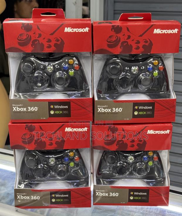 Unused Xbox 360 Wired Controllers - main view