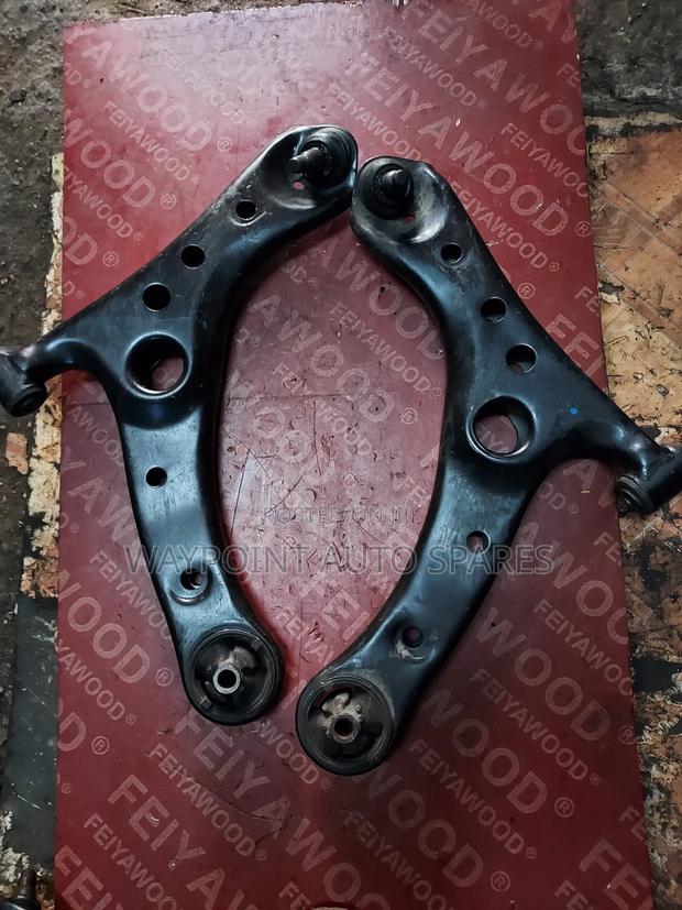 Front Control Arm Toyota Noah/Voxy