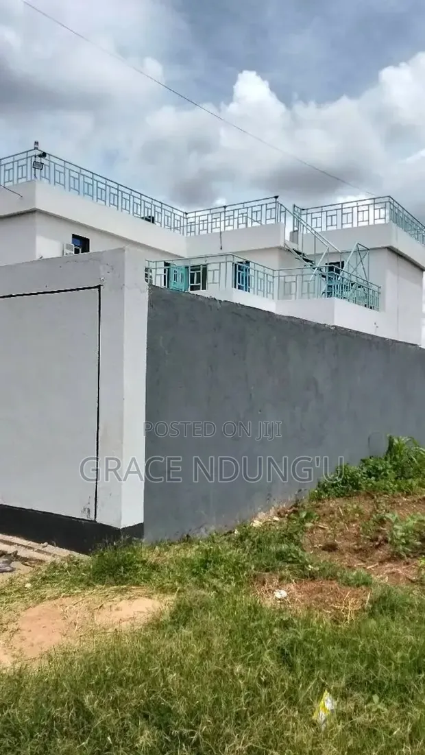 5bdrm Maisonette in Junction, Kimbo for sale