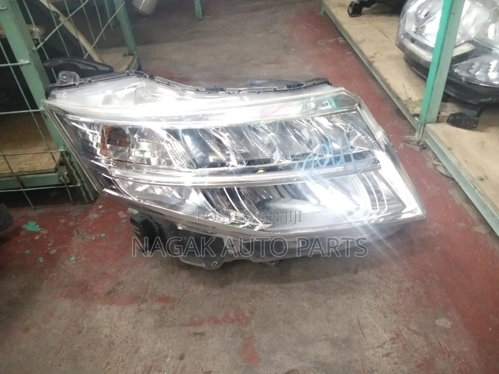 Roomy 2018 Xenon Headlight