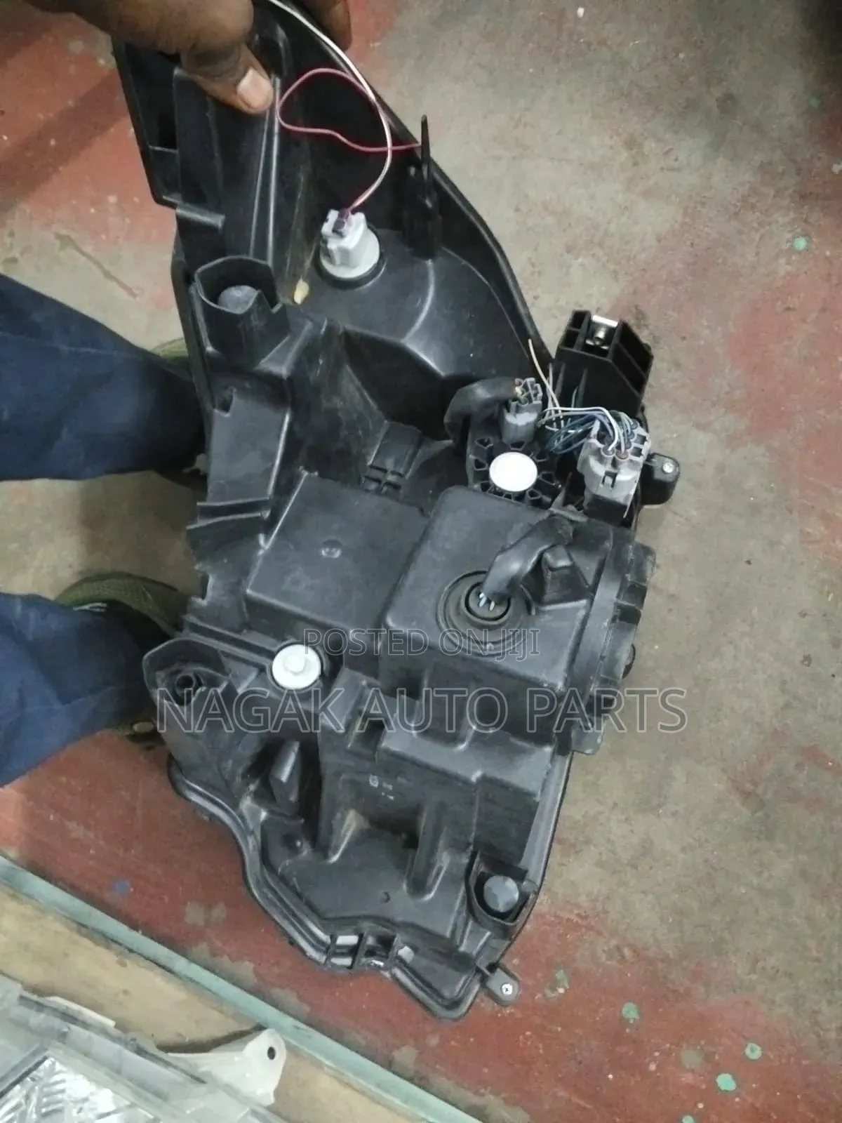 Roomy 2018 Xenon Headlight