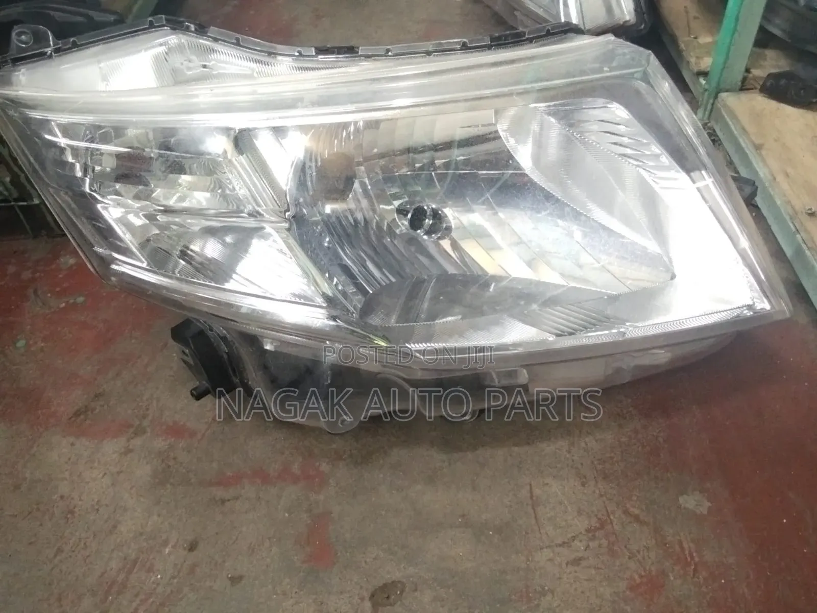 Roomy 2018 Non Xenon Headlight