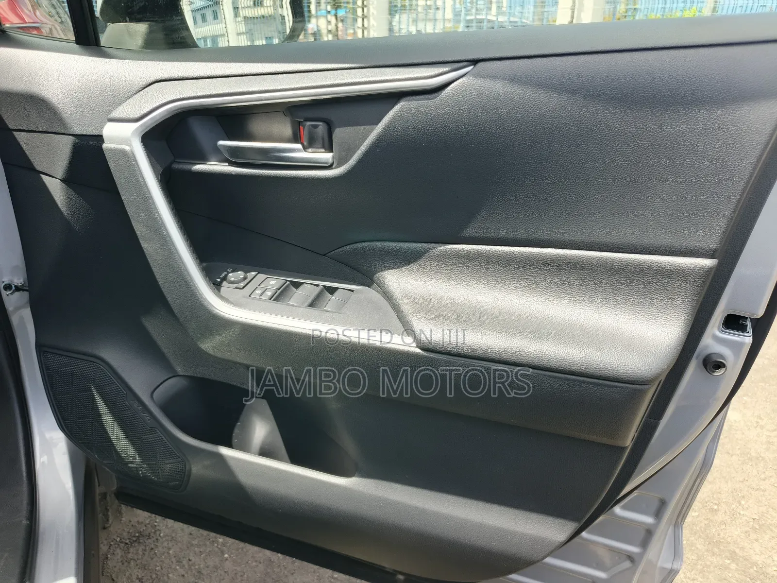 Toyota RAV4 Hybrid 2020 Silver