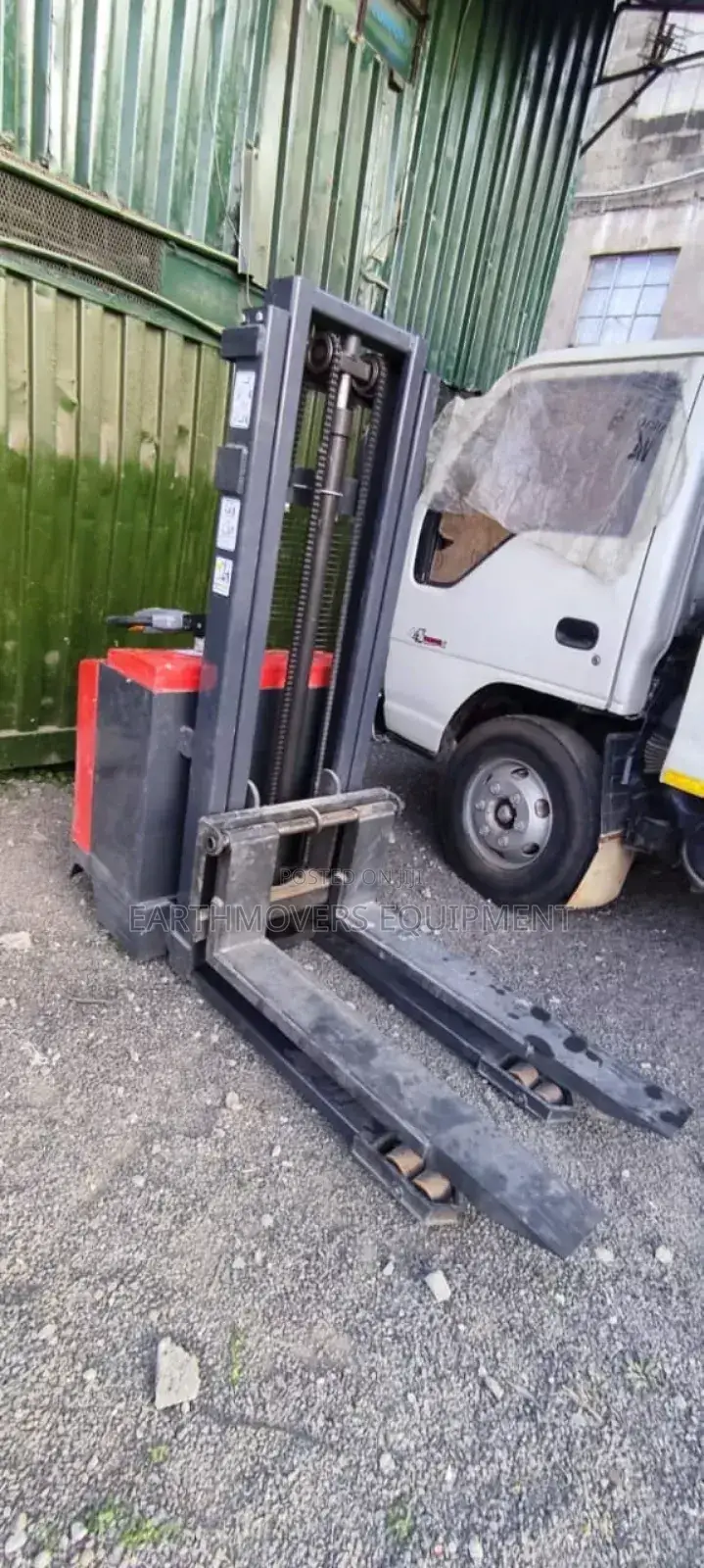 Electric Forklift for Hire