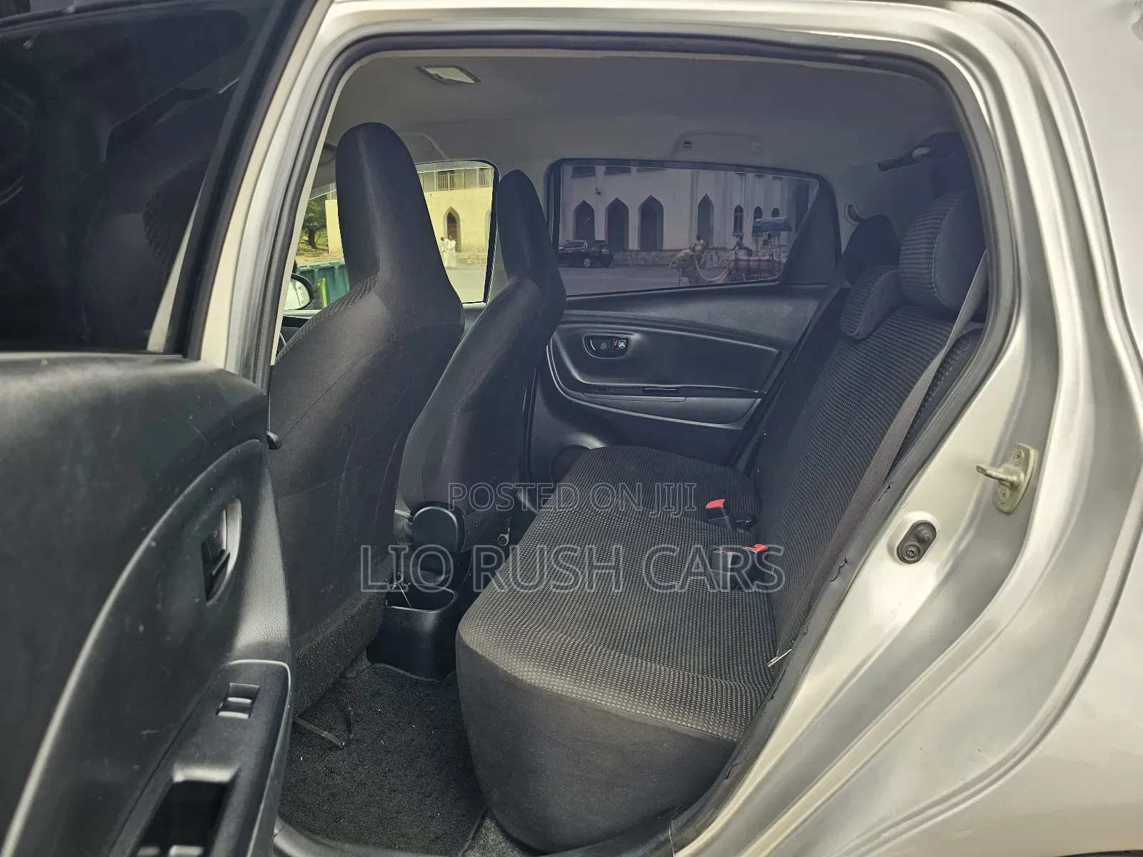 Toyota Vitz 2015 Silver