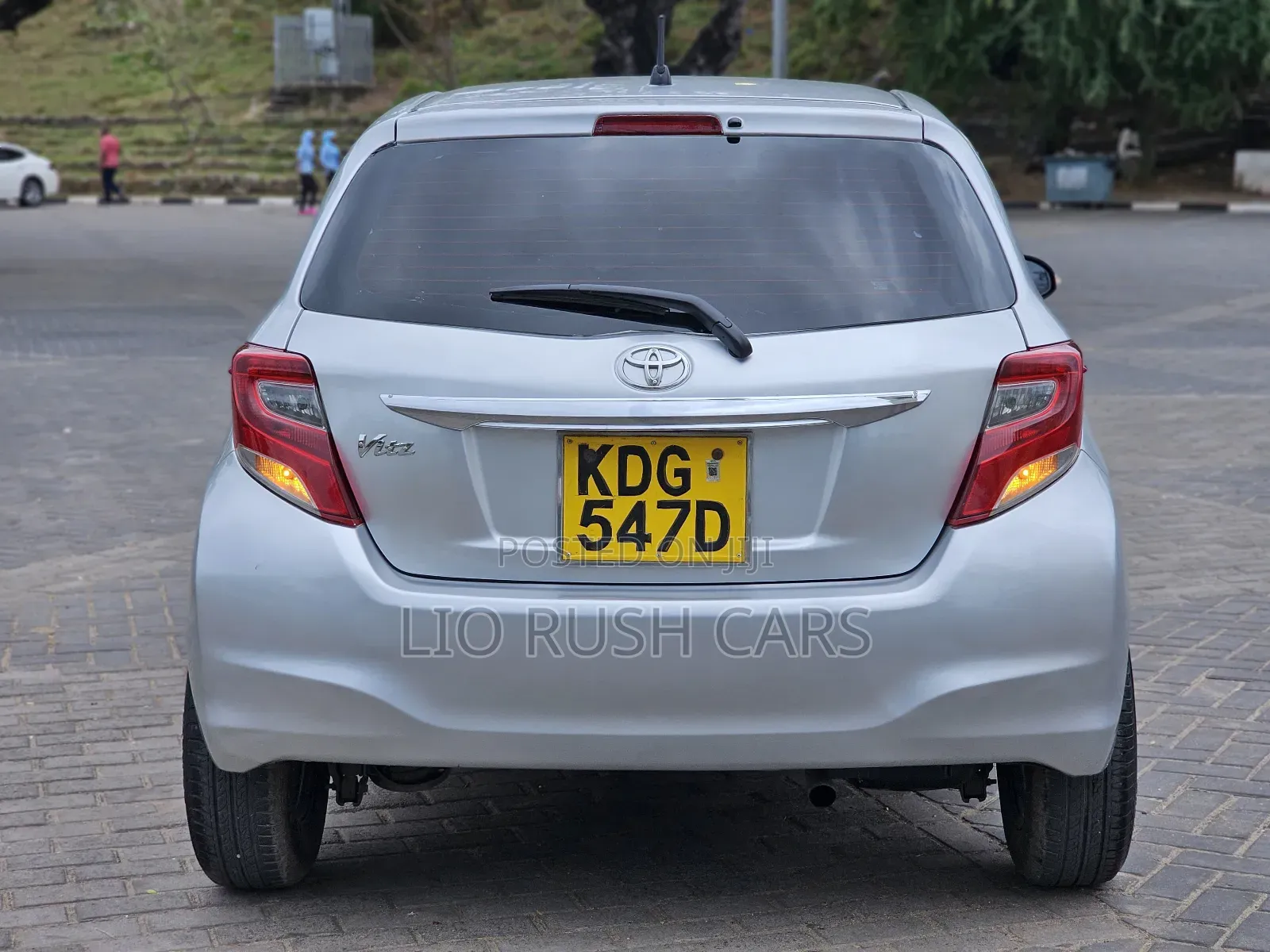 Toyota Vitz 2015 Silver