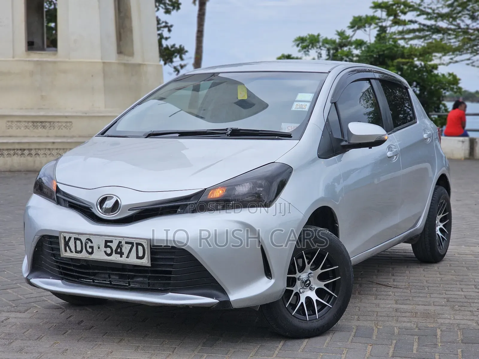 Toyota Vitz 2015 Silver