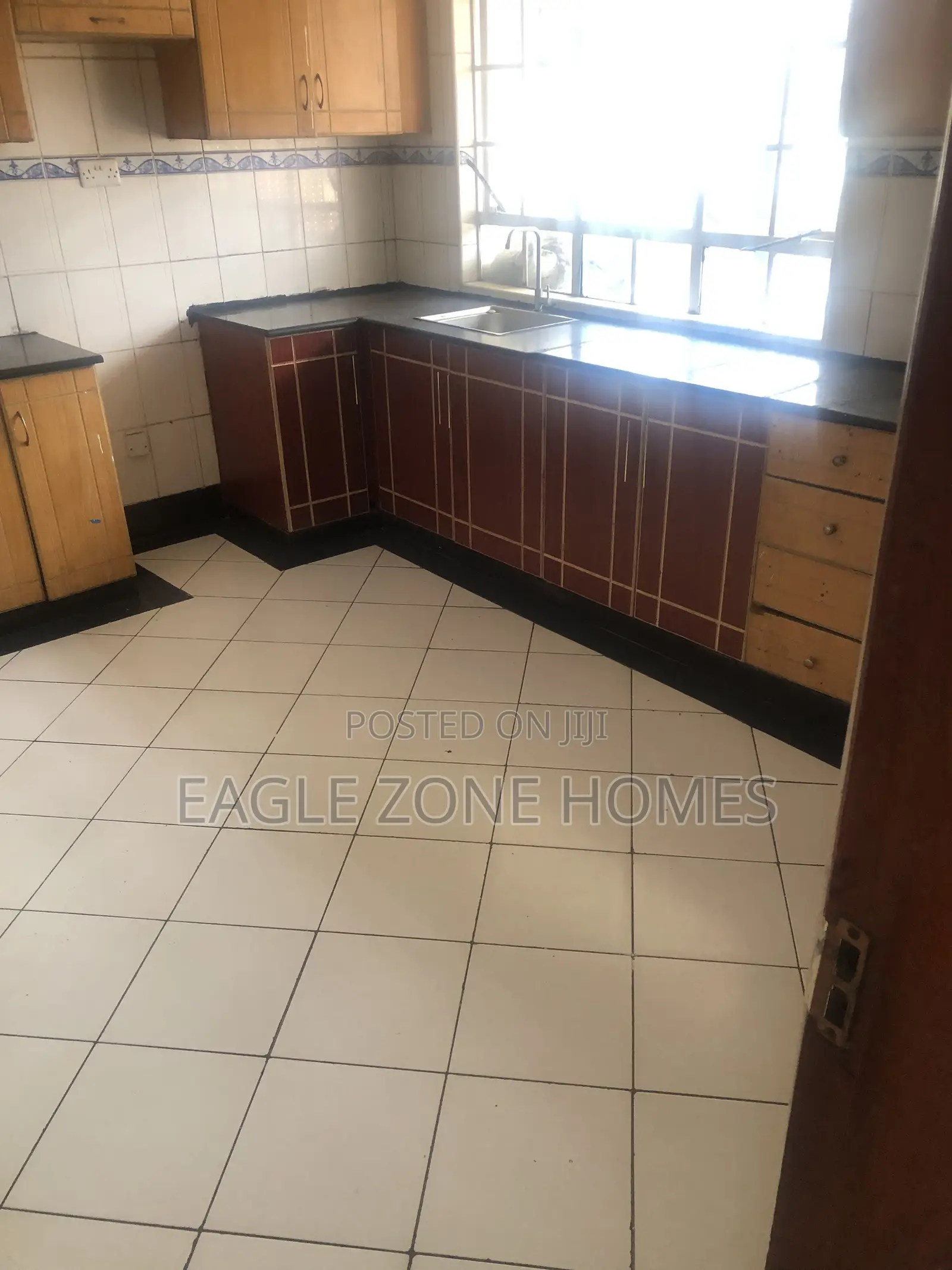3bdrm Apartment in First Parklands for rent