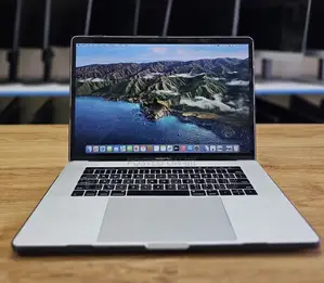 Laptop Apple MacBook Pro 2017 16GB Intel Core I7 SSD 256GB