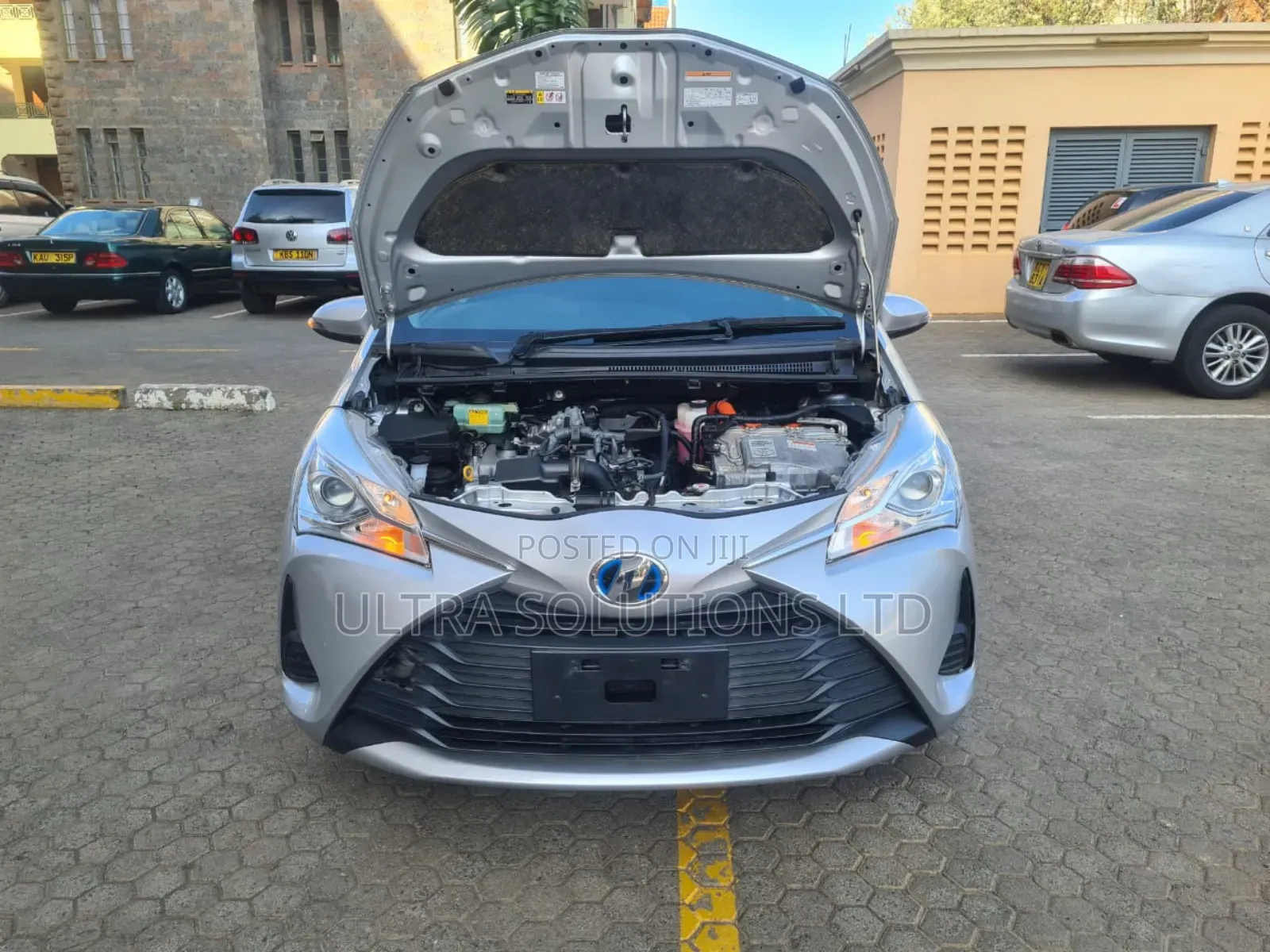 Toyota Vitz 2018 Silver